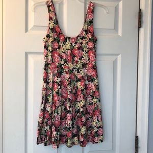 Forever 21 skater skirt size small